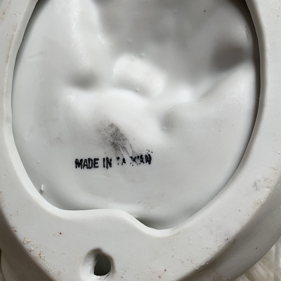 Vintage boy and girl 3D ceramic wall girl plaque - Picture 9 of 10